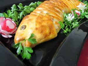 پیراشکی به شکل ماهی با گوشت مرغ