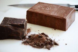 چه شکلاتی مصرف کنیم و شیوه شناخت شکلات خوب