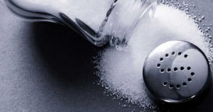 این 11 بیماری را درمان کنید با نمک درمانی 