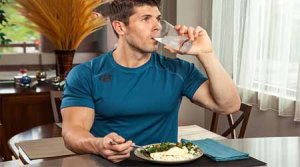 آیا نوشیدن آب قبل غذا باعث لاغری می شود
