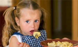 آشنایی با غذای کودکان از یک سالگی تا سه سالگی