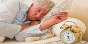چرا سالمندان دچار کم خوابی می شوند