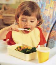 به کودکان قبل غذا سالاد ندهید