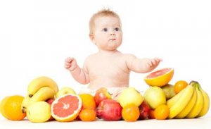 از چه زمانی به نوزادان میوه بدهیم