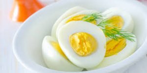 آنچه درباره فواید خوردن تخم مرغ آب پز در صبح نمیدانید