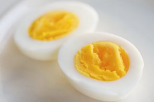 فواید مصرف زرده تخم مرغ بهتر است یا سفیده