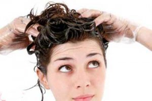 راهکارهایی برای جلوگیری از زود چرب شدن مو