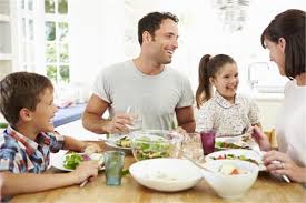 فواید غذا خوردن با خانواده